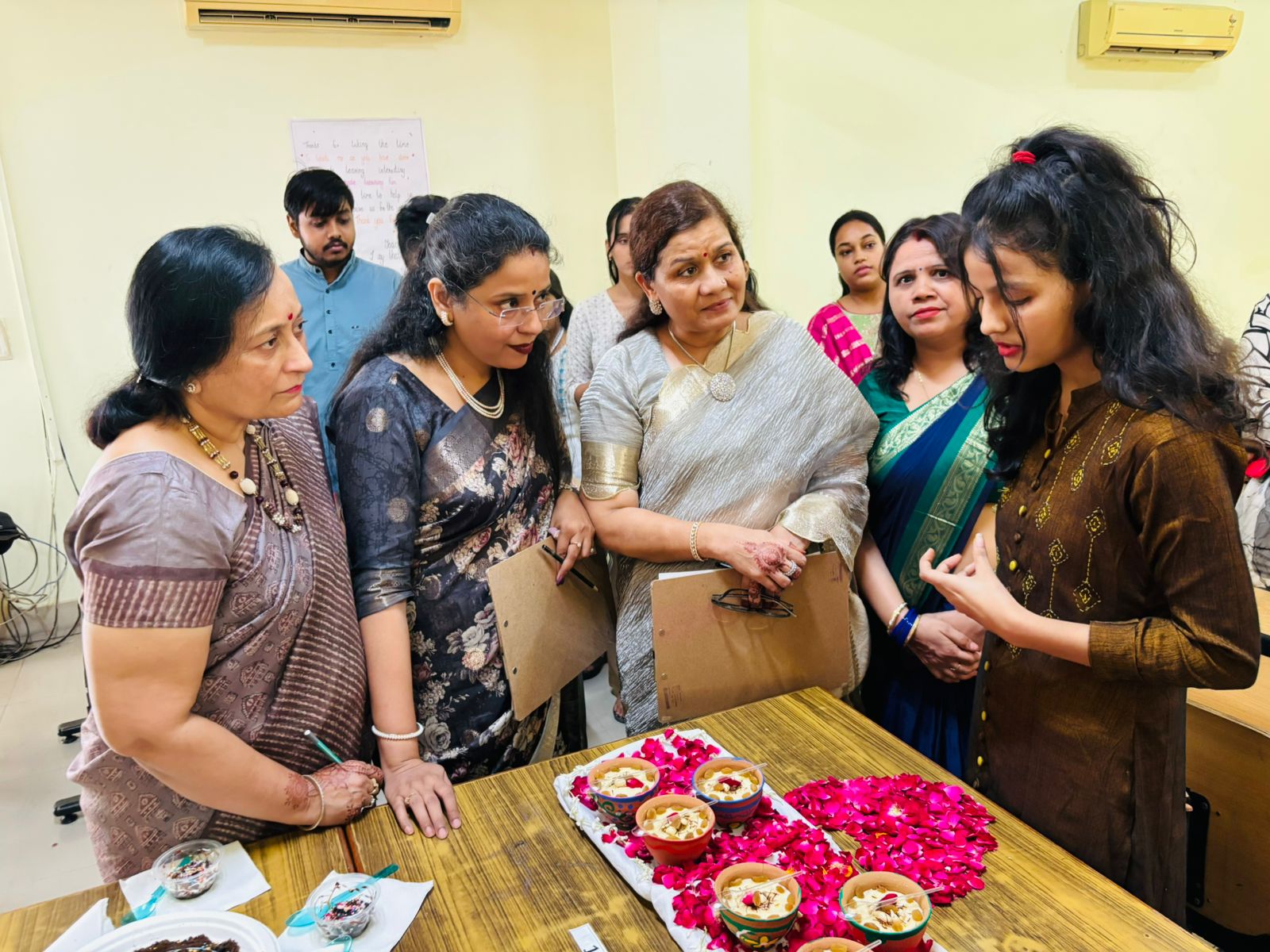 जीबीएएमएस परिसर में दीपोत्सव का आयोजन; डायरेक्टर डॉ. ज़ीशान अमीर ने कहा दीपावली पर हम नकारात्मकता को सकारात्मकता से प्रतिस्थापित कर देश को कर सकते हैं मजबूत 